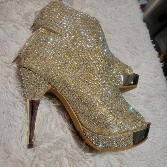 Stilettos - Picture 3 of 8